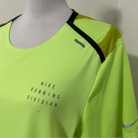 Nike Dri-fit Run Division Rise 365 Quick Dry Running Top 'Green' DQ4757-358 NWOT - Picture 3 of 9